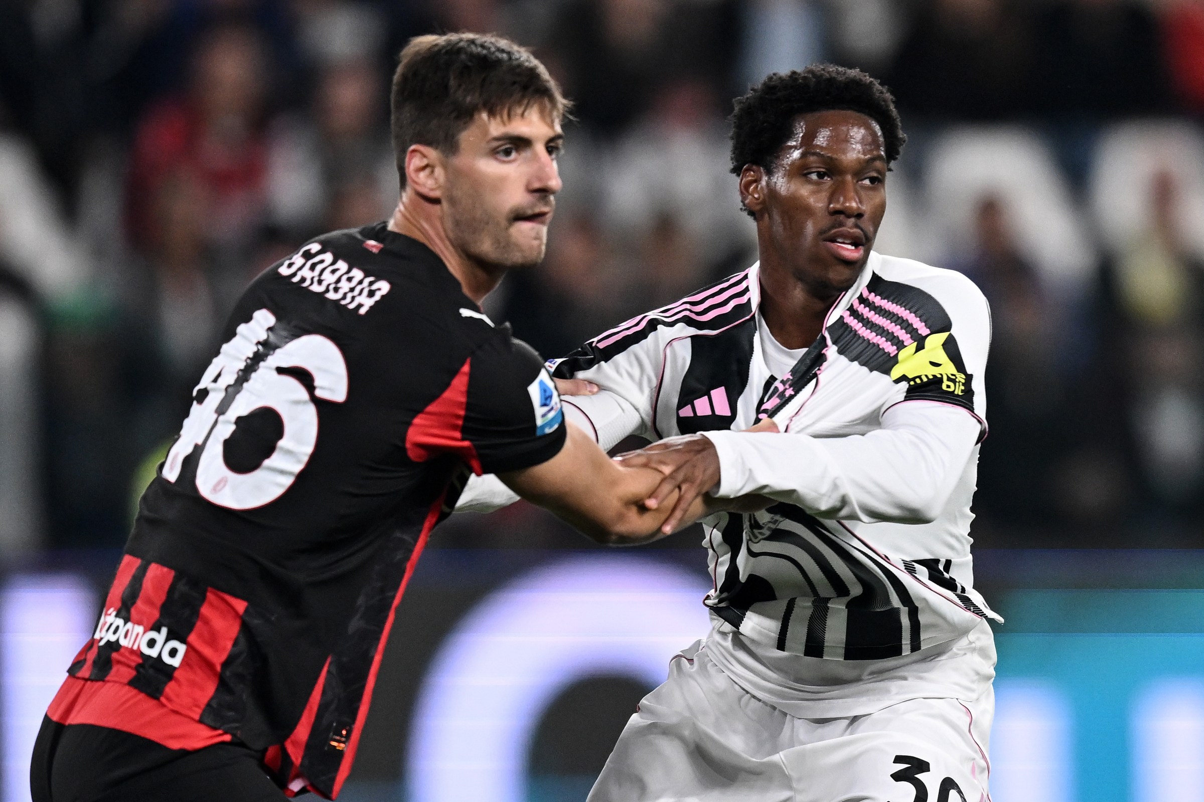 القنوات الناقلة لمباراة ميلان ويوفنتوس في الدوري الإيطالي