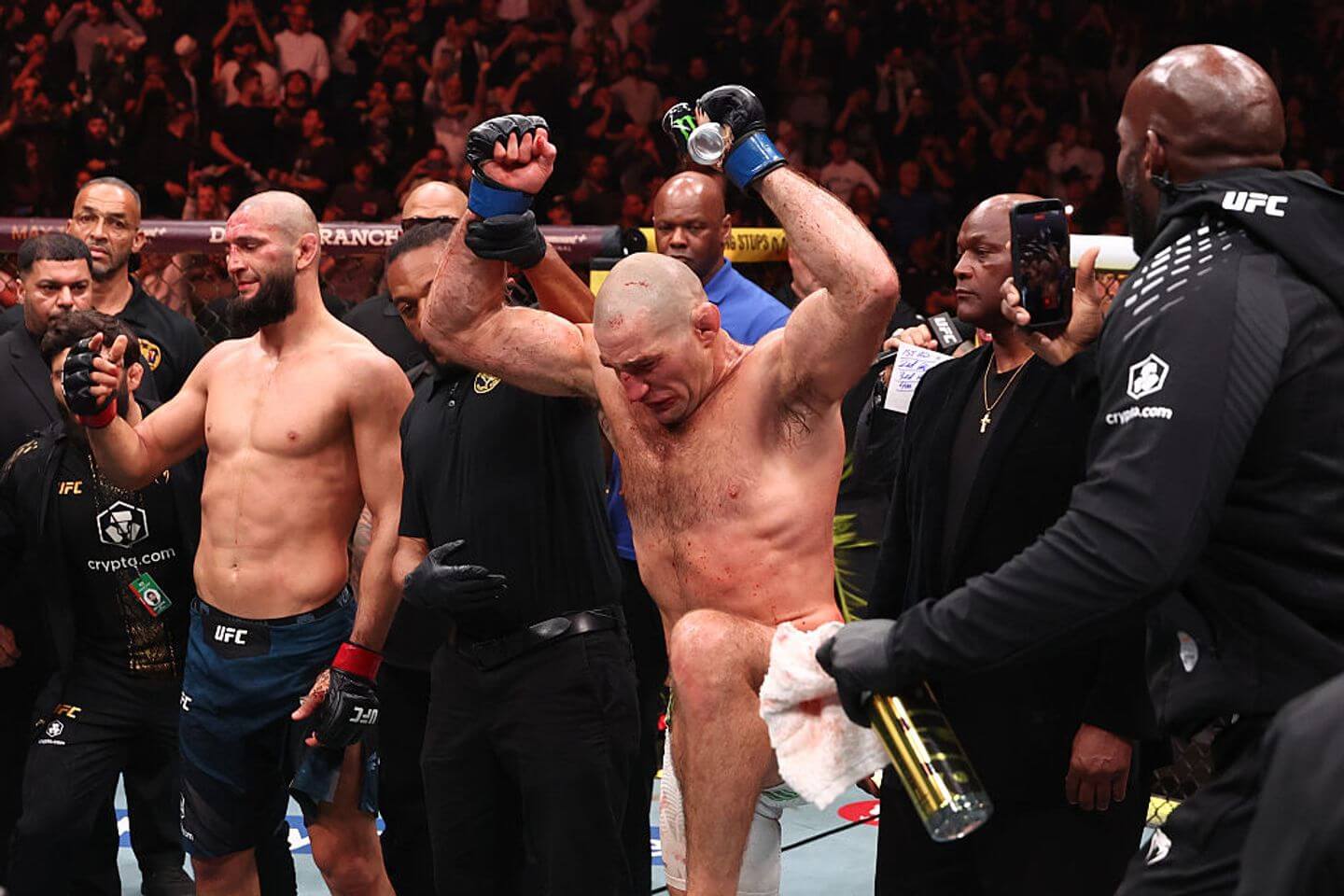 نهاية السلسلة الذهبية.. حمزة شيماييف يسقط أمام ستريكلاند في UFC 328