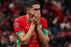 حكيمي ينفجر في وجه مسؤول الفيفا ويذخل في مشاداة قبل مباراة البرازيل بكأس العالم 2026