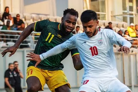 خصم منتخب مصر إيران تنهي تحضيراته لكأس العالم بثنائية في شباك مالي