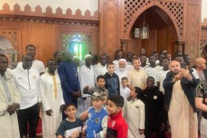 جدل كبير حول بعثة المنتخب السنغالي في أمريكا بعد حادثة خروجهم من صلاة الجمعة