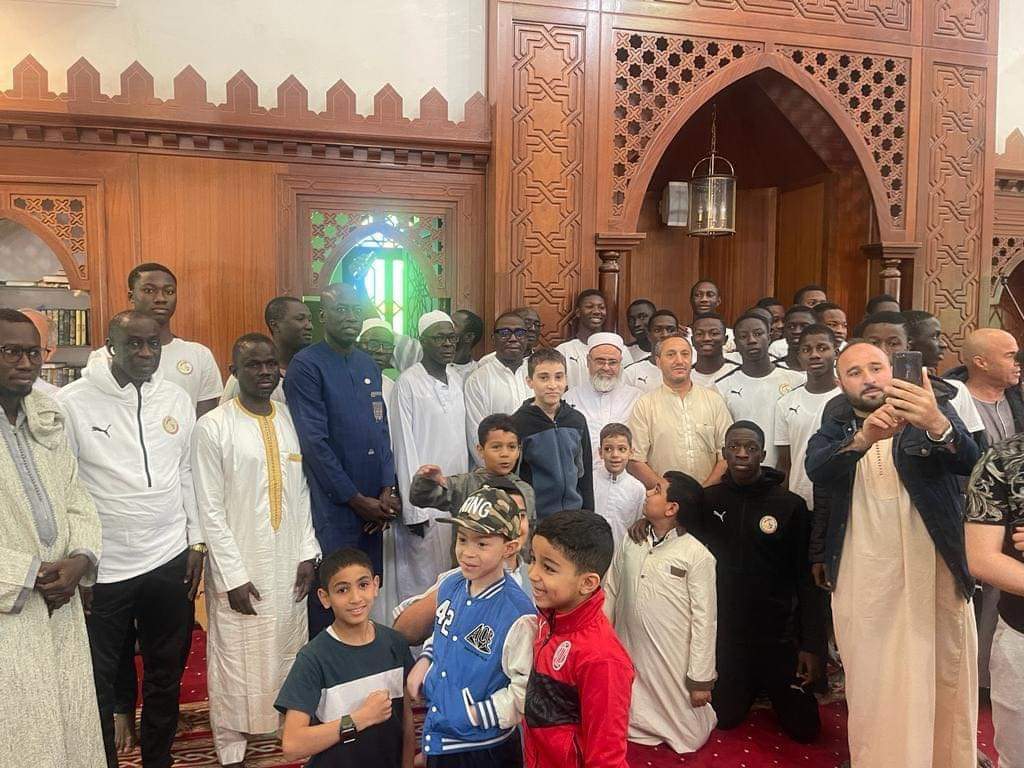 جدل كبير حول بعثة المنتخب السنغالي في أمريكا بعد حادثة خروجهم من صلاة الجمعة