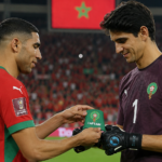 مطالب الجماهير المغربية بتسليم شارة قيادة المنتخب المغربي لياسين بونو بدل أشرف حكيمي