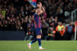 الراحلون عن برشلونة في صيف 2026 وليفاندوفسكي أبرز الراحلين