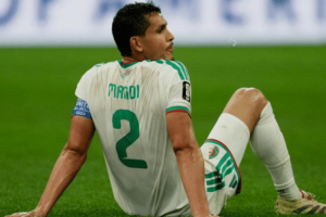 رسمياً عيسى ماندي يعلن اعتزاله اللعب الدولي مع منتخب الجزائر