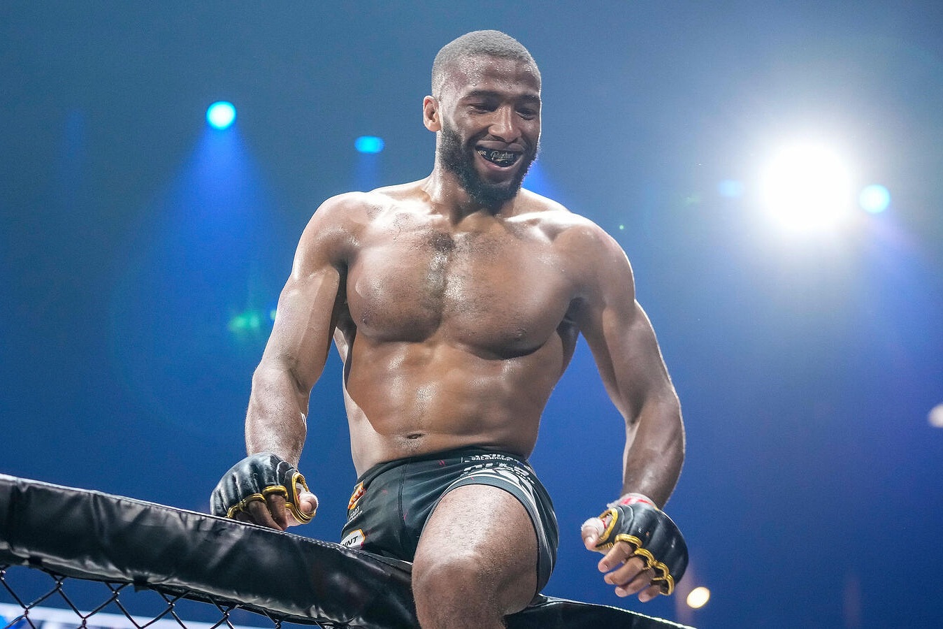 المغربي صلاح الدين برناس يوقع رسمياً مع UFC