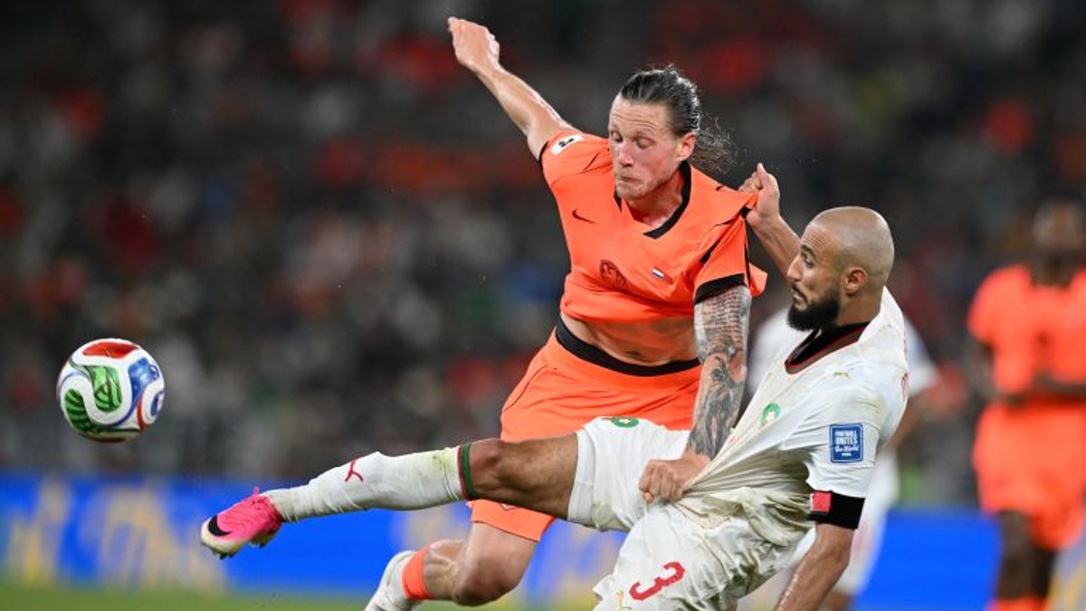 هولندا تضغط على نجم المنتخب المغربي لتغيير جنسيته الرياضية