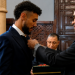 وصول بعثة المنتخب المغربي إلى تطوان استعدادًا للاستقبال الملكي السامي بعد مونديال 2026