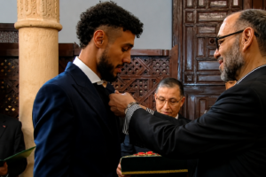وصول بعثة المنتخب المغربي إلى تطوان استعدادًا للاستقبال الملكي السامي بعد مونديال 2026