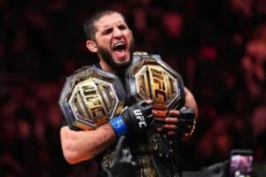 إسلام ماخاشيف يهزم إيان غاري ويحافظ على لقب وزن الوسط في UFC 330