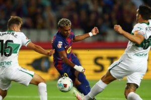 تعرف على معلق مباراة برشلونة وإلتشي في الدوري الإسباني 2026-2027