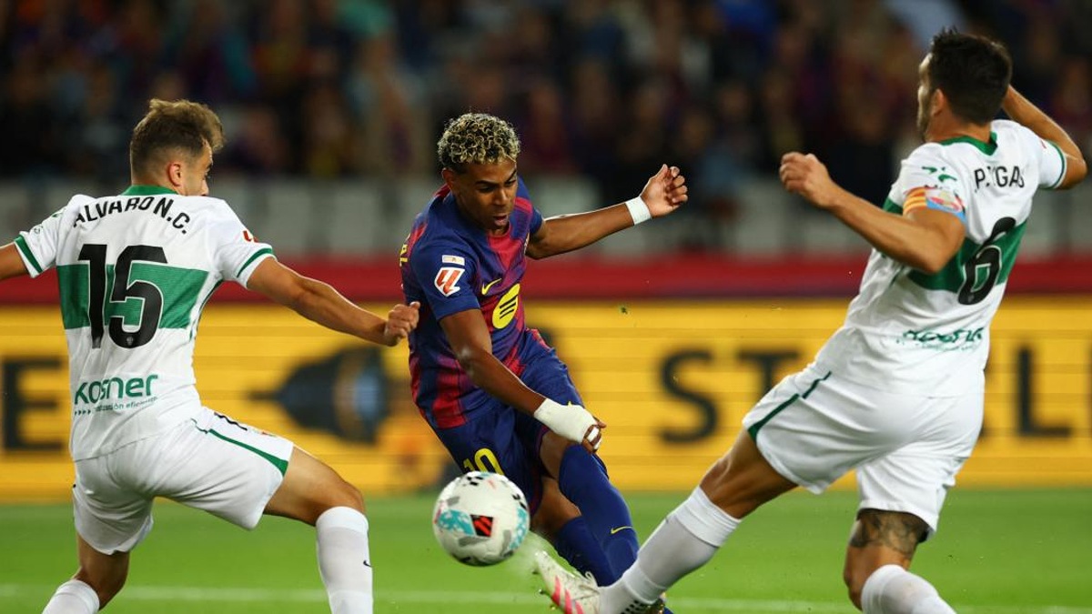 تعرف على معلق مباراة برشلونة وإلتشي في الدوري الإسباني 2026-2027