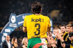 جوان حجام يودع يونغ بويز بعد انتقاله إلى الدوري الإنجليزي الممتاز
