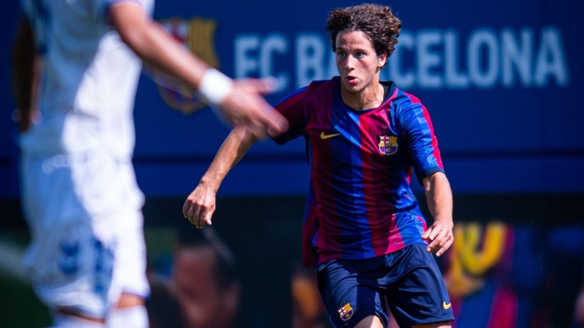 لاعب الجزائر يغادر برشلونة وينتقل إلى فريق غير متوقع في الميركاتو الصيفي