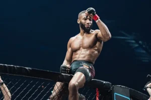 فيديو صلاح الدين برناس يصعق دان هوكر بالضربة القاضية في UFC باريس
